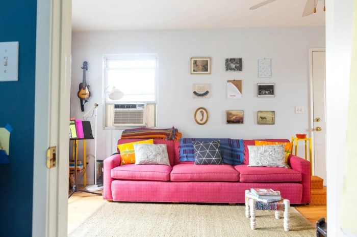 How to decorate a room with mismatched furniture