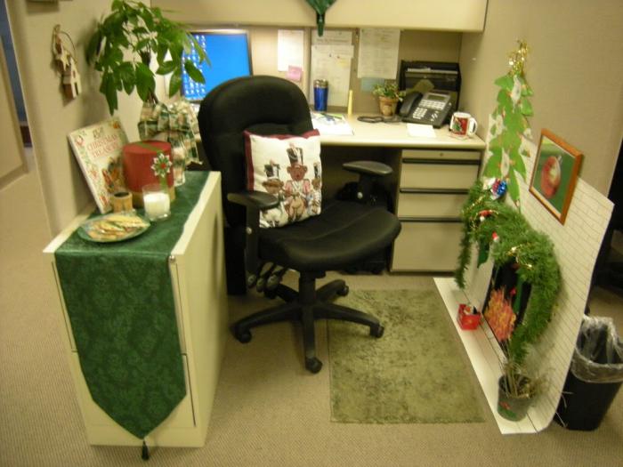 How to decorate office cubicle for christmas