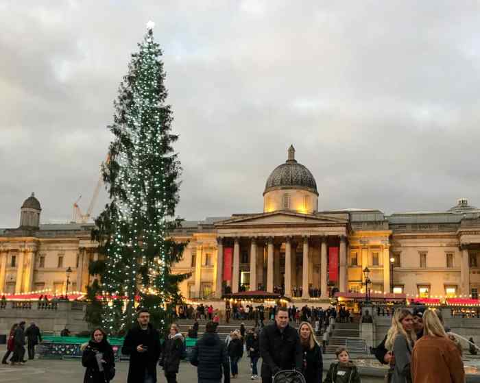 When does london start decorating for christmas 2023