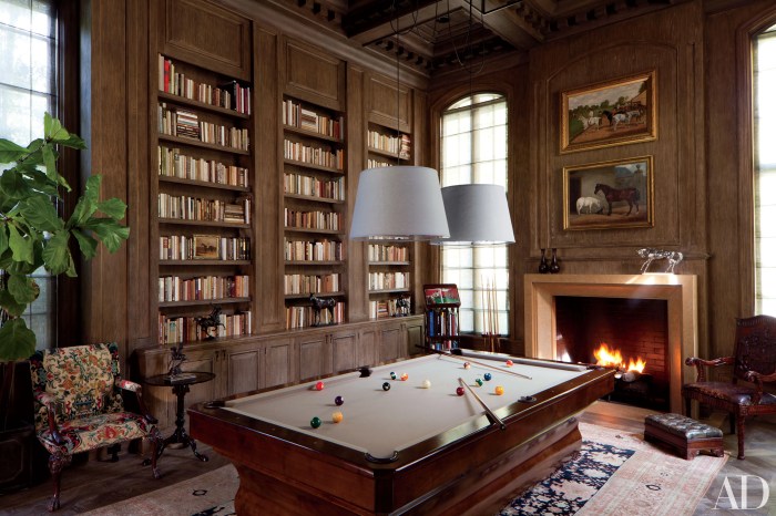 How to decorate a small pool table room