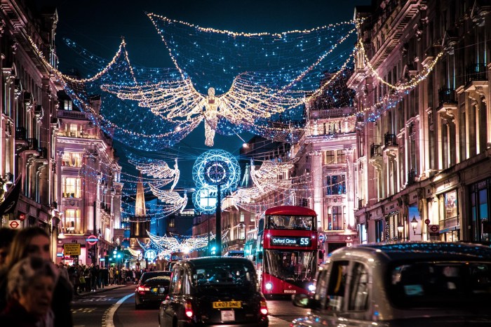 When does london start decorating for christmas 2023