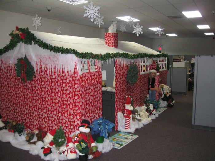 How to decorate office cubicle for christmas