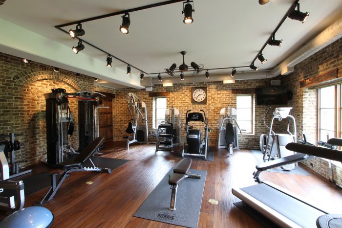 How to decorate a gym room