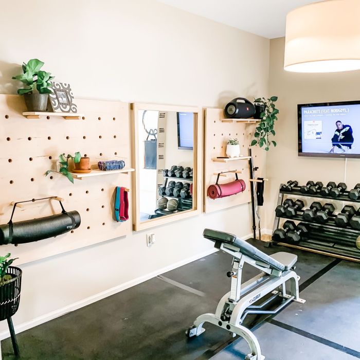 How to decorate a gym room