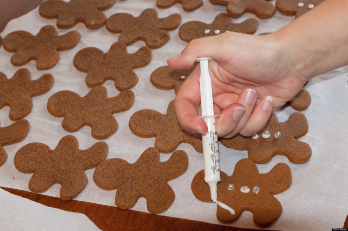 How to start decorating cookies